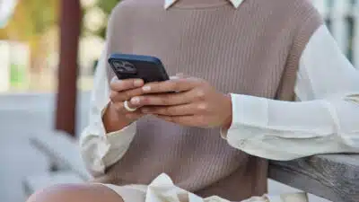 Pourquoi opter pour le don par SMS ? Découvrez cinq raisons convaincantes