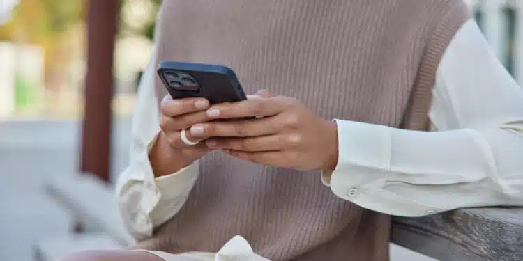 Pourquoi opter pour le don par SMS ? Découvrez cinq raisons convaincantes